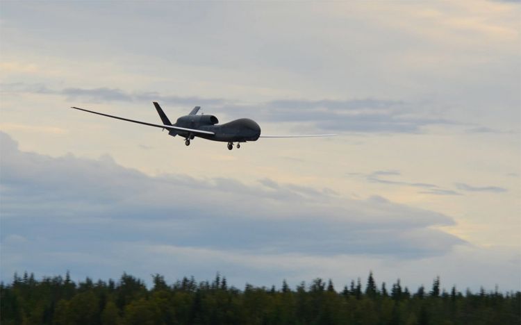 Беспилотник США RQ-4B Global Hawk над Черным морем