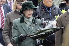 Принцесса Анна объяснила желание носить старые вещи