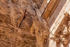 Неизвестные вытащили из скалы легендарный меч рыцаря Роланда и скрылись