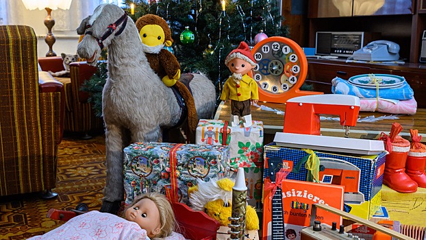 Kompanija afisha sprjatala podarki pod biletami na novogodnie shou bed4707.jpg
