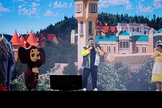 Shou mjuzikl cheburashka ushastye jolki vernulsja v moskvu na novyj god 008425b.webp