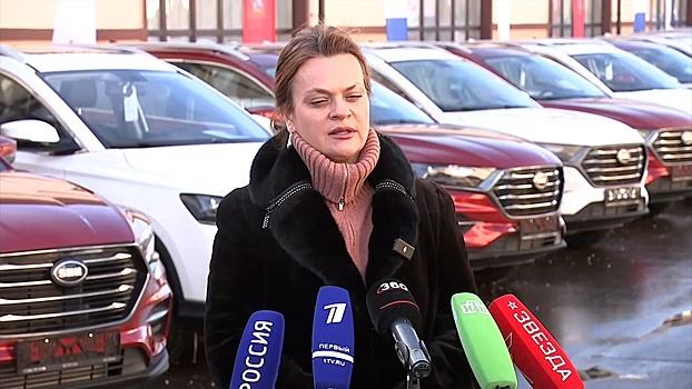 Civileva vruchila veteranam svo kljuchi ot mashin s ruchnym upravleniem a1bbfa4.jpg