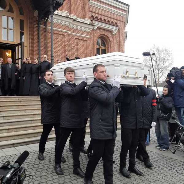 Proshhanie s golubkinoj edva ne obernulos skandalom b81aa15.jpg