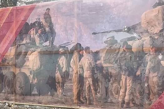 V rossijskom gorode povesili banner s amerikanskimi voennymi ko dnju pobedy ba08940.jpg