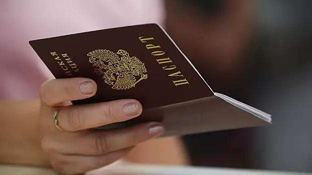 V podmoskove sotrudniki mvd vruchili rossijskij pasport dobrovolcu iz serbii 03bdd8a.webp