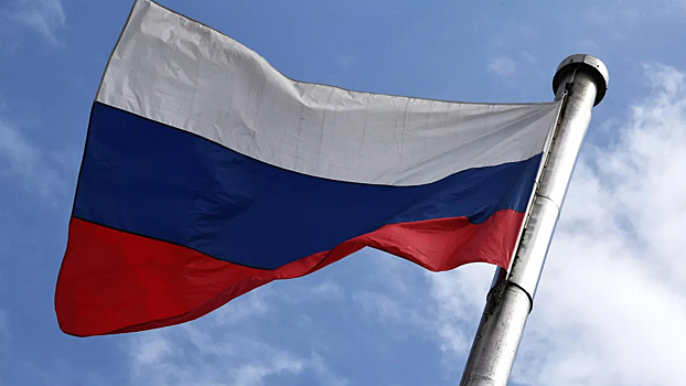 V rossii prizvali udalit s ploshhadok treki oskvernivshego rossijskij flag pevca iz gruzii 907664e.jpg
