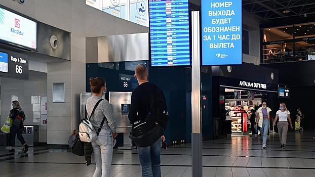 Ostavlennuju v aeroportu antali devochku vernuli v rossiju 71e23d4.jpg