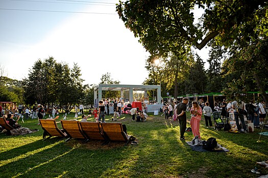 Т2 раскрасит Пикник Афиши х Сбер в маджентовый цвет