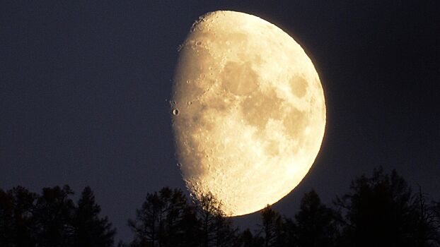 Nad rossiej vzoshla jarko oranzhevaja luna 5a58c1c.jpg