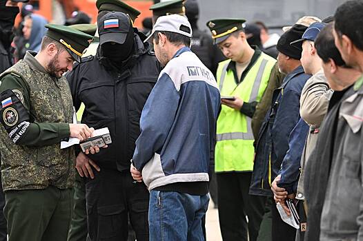 Pod moskvoj migranty perekryli dorogu voennomu transportu s gruzom dlja soldat e07f650.jpg