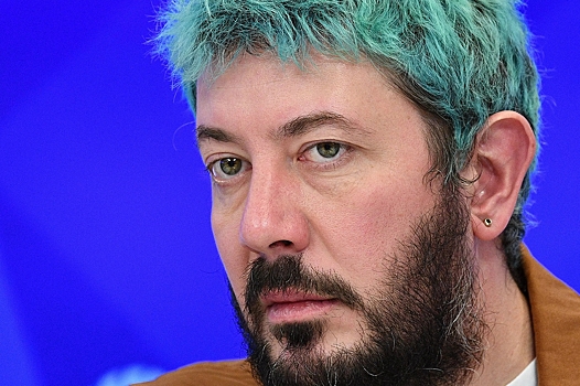 Artemij lebedev zajavil chto kazhdyj den vypivaet dve butylki vina 7ec0aff.jpg