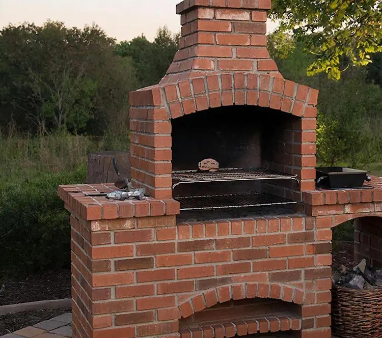Изображение кирпичного барбекю