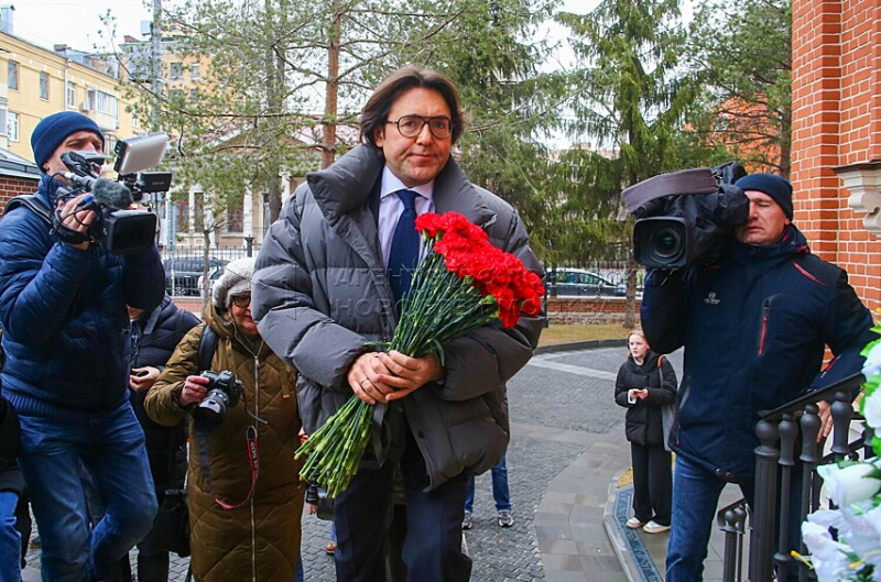 Малахов, Миронова, Алентова: кто пришел проститься с Голубкиной