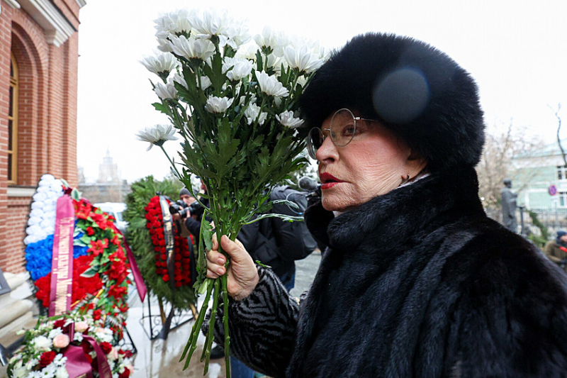 Малахов, Миронова, Алентова: кто пришел проститься с Голубкиной