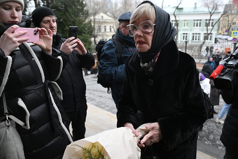 Малахов, Миронова, Алентова: кто пришел проститься с Голубкиной